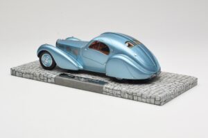 Bugatti Type 57SC Atlantic Azul Minichamps 1:18 107110320 Metal - imagem 5 de 6