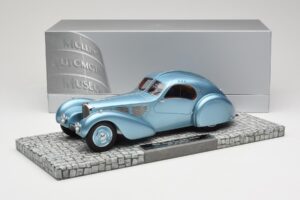 Bugatti Type 57SC Atlantic Azul Minichamps 1:18 107110320 Metal - imagem 6 de 6