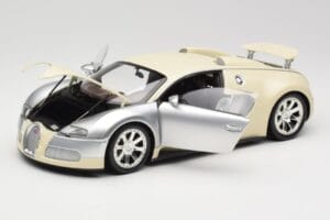 Bugatti Veyron Edition Centenaire Chrome Beige Minichamps 1:18 100110854 Metal - imagem 2 de 8