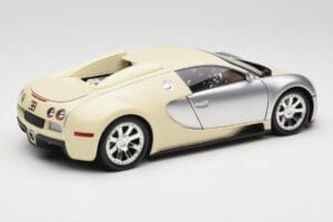 Bugatti Veyron Edition Centenaire Chrome Beige Minichamps 1:18 100110854 Metal - imagem 3 de 8