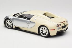 Bugatti Veyron Edition Centenaire Chrome Beige Minichamps 1:18 100110854 Metal - imagem 7 de 8