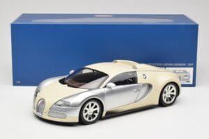 Bugatti Veyron Edition Centenaire Chrome Beige Minichamps 1:18 100110854 Metal - imagem 8 de 8