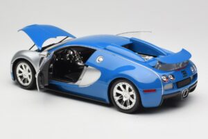 Bugatti Veyron Edition Centenaire Chrome Blue Minichamps 1:18 100110850 Metal - imagem 5 de 8
