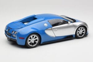 Bugatti Veyron Edition Centenaire Chrome Blue Minichamps 1:18 100110850-O Metal - imagem 3 de 7