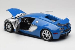 Bugatti Veyron Edition Centenaire Chrome Blue Minichamps 1:18 100110850-O Metal - imagem 4 de 7