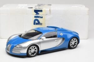Bugatti Veyron Edition Centenaire Chrome Blue Minichamps 1:18 100110850-O Metal - imagem 7 de 7