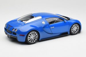 Bugatti Veyron Azul Claro Azul Escuro Minichamps 1:18 100110821 Metal - imagem 3 de 8