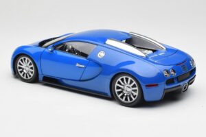 Bugatti Veyron Azul Claro Azul Escuro Minichamps 1:18 100110821 Metal - imagem 7 de 8