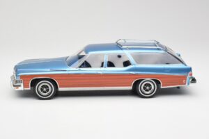 Buick Estate Wagon Light Blue Metallic BoS Models 1:18 BOS417 Resina - imagem 3 de 6
