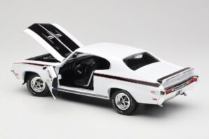 Buick GSX Branco American Muscle 1:18 AMM1322/06 Metal - imagem 5 de 8