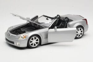 Cadillac XLR Cabrio Prata Hot Wheels 1:18 53838 Metal - imagem 2 de 8