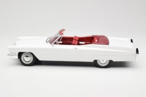 Cadillac DeVille Cabriolet Branco KK-Scale 1:18 KKDC180313 Metal - imagem 3 de 6