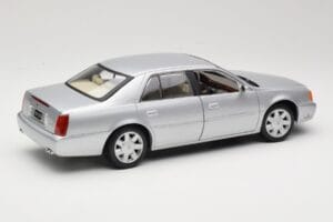 Cadillac DeVille DTS Maisto 1:18 56061 Metal - imagem 3 de 8
