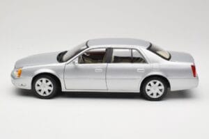 Cadillac DeVille DTS Maisto 1:18 56061 Metal - imagem 4 de 8