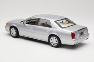 Cadillac DeVille DTS Maisto 1:18 56061 Metal - imagem 7 de 8