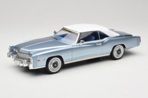 Cadillac Eldorado Cabriolet Azul MCG 1:18 MCG18472 Metal - imagem 2 de 7