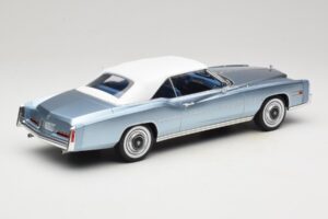 Cadillac Eldorado Cabriolet Azul MCG 1:18 MCG18472 Metal - imagem 3 de 7