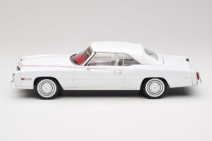 Cadillac Eldorado Cabriolet Branco MCG 1:18 MCG18474 Metal - imagem 4 de 7