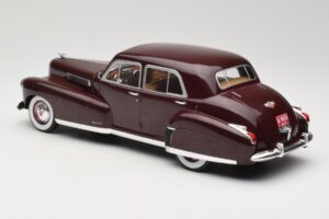Cadillac Fleetwood 60 Special Sedan Vermelho MCG 1:18 MCG18071 Metal - imagem 5 de 6