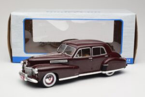 Cadillac Fleetwood 60 Special Sedan Vermelho MCG 1:18 MCG18071 Metal - imagem 6 de 6