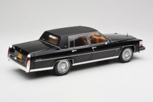 Cadillac Fleetwood Brougham Preto MCG 1:18 MCG18250 Metal - imagem 2 de 6