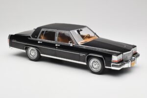 Cadillac Fleetwood Brougham Preto MCG 1:18 MCG18250 Metal - imagem 4 de 6