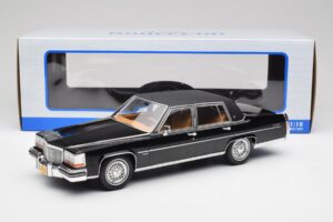 Cadillac Fleetwood Brougham Preto MCG 1:18 MCG18250 Metal - imagem 6 de 6