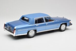 Cadillac Fleetwood Brougham Azul Metálico MCG 1:18 MCG18252 Metal - imagem 2 de 6