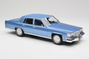 Cadillac Fleetwood Brougham Azul Metálico MCG 1:18 MCG18252 Metal - imagem 4 de 6