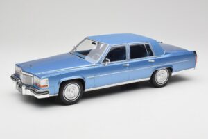 Cadillac Fleetwood Brougham Azul Metálico MCG 1:18 MCG18252 Metal
