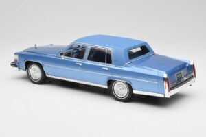 Cadillac Fleetwood Brougham Azul Metálico MCG 1:18 MCG18252 Metal - imagem 5 de 6