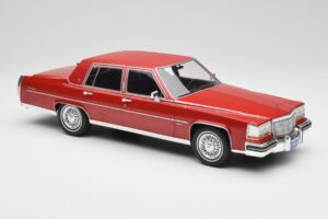 Cadillac Fleetwood Brougham Vermelho Escuro Metálico MCG 1:18 MCG18251 Metal - imagem 3 de 6