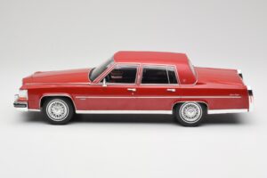 Cadillac Fleetwood Brougham Vermelho Escuro Metálico MCG 1:18 MCG18251 Metal - imagem 5 de 6