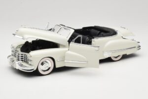 Cadillac Series 62 Cabriolet Branco Anson 1:18 30335 Metal - imagem 2 de 8