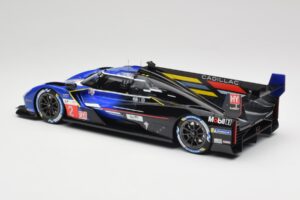 Cadillac V-Series.R LMDh #2 E. Bamber / A. Lynn / R. Westbrook Chip Ganassi Racing 24 Hours of Le Mans 2023 TopSpeed 1:18 TS0 - imagem 4 de 5