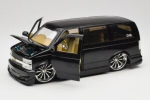 Chevrolet Astro Van Tuned Preto Jada 1:18 63122 Metal - imagem 2 de 8