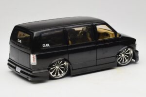 Chevrolet Astro Van Tuned Preto Jada 1:18 63122 Metal - imagem 3 de 8