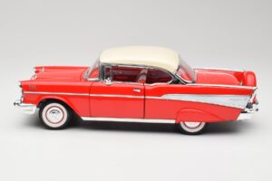 Chevrolet Bel Air Matador Vermelho & India Marfim Road Legends 1:18 92109 Metal - imagem 4 de 8