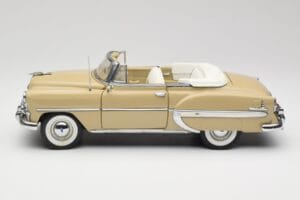 Chevrolet Bel Air Cabriolet Creme Sun Star 1:18 1623 Metal - imagem 4 de 8
