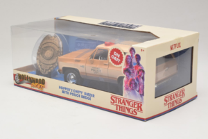Chevrolet Blazer K5 Polícia Stranger Things Metals Diecast 1:24 31111-24 Metal - imagem 3 de 3