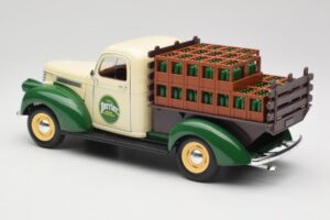 Chevrolet Brasseur Perrier Delivery Van Verde Solido 1:18 203243 Metal - imagem 7 de 8