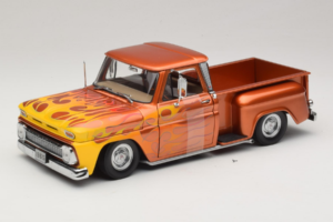 Chevrolet C-10 Stepside Pickup Lowrider Laranja com Chama Sun Star 1:18 1392 Metal
