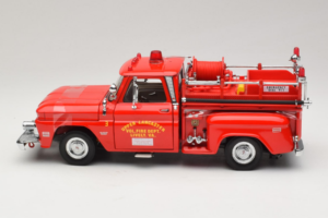 Chevrolet C-20 Fire Truck Sun Star 1:18 1383 Metal - imagem 3 de 6