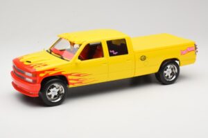 Chevrolet C2500 Silverado Pussy Wagon From Kill Bill Amarelo GreenLight 1:18 19015 Metal