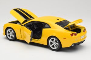Chevrolet Camaro SS RS Amarelo Maisto 1:18 31173 Metal - imagem 5 de 8