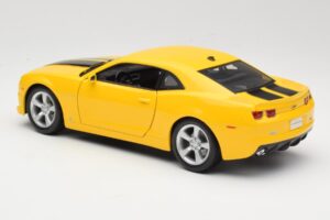 Chevrolet Camaro SS RS Amarelo Maisto 1:18 31173 Metal - imagem 7 de 8