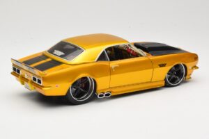 Chevrolet Camaro Z/28 Dourado Maisto 1:18 31066 Metal - imagem 3 de 8