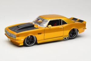 Chevrolet Camaro Z/28 Dourado Maisto 1:18 31066 Metal