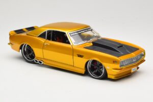 Chevrolet Camaro Z/28 Dourado Maisto 1:18 31066 Metal - imagem 6 de 8