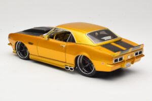 Chevrolet Camaro Z/28 Dourado Maisto 1:18 31066 Metal - imagem 7 de 8